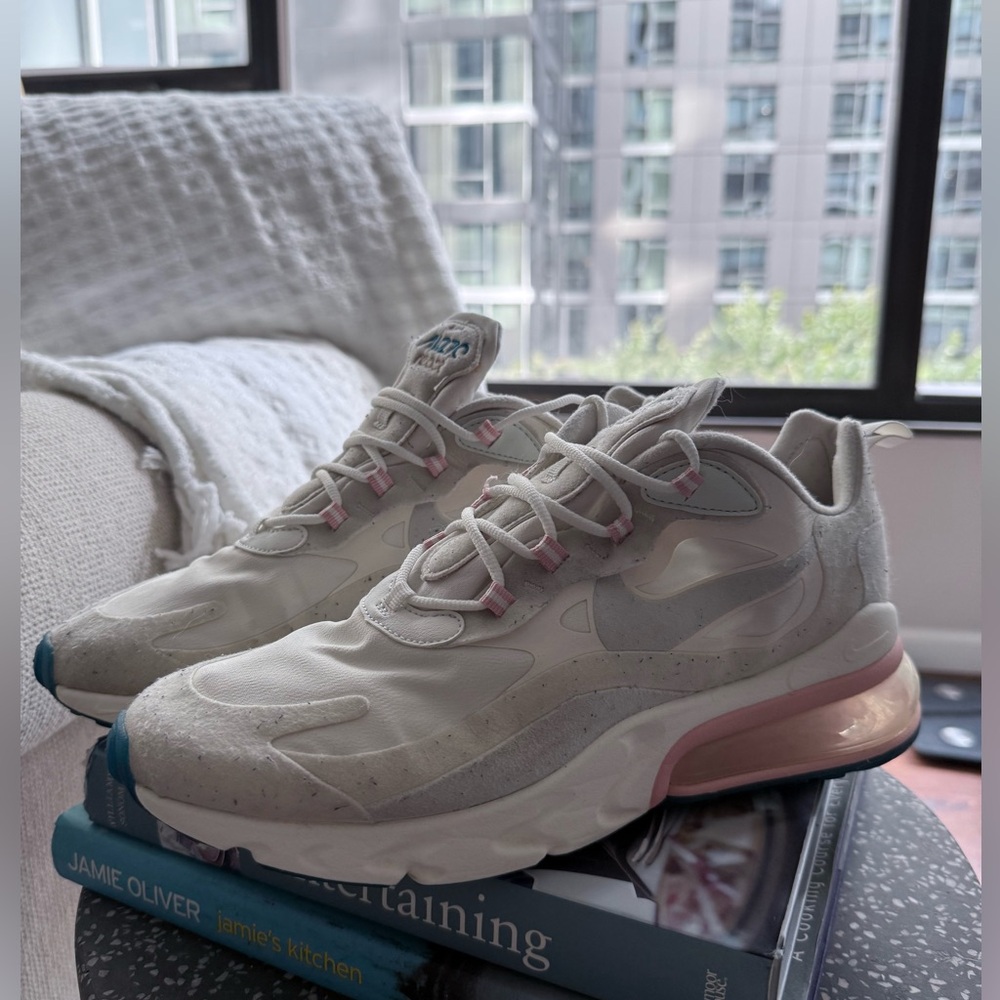 Nike Air Max 270 React Running Shoes Men 10 White Low Top Athletic Sneakers